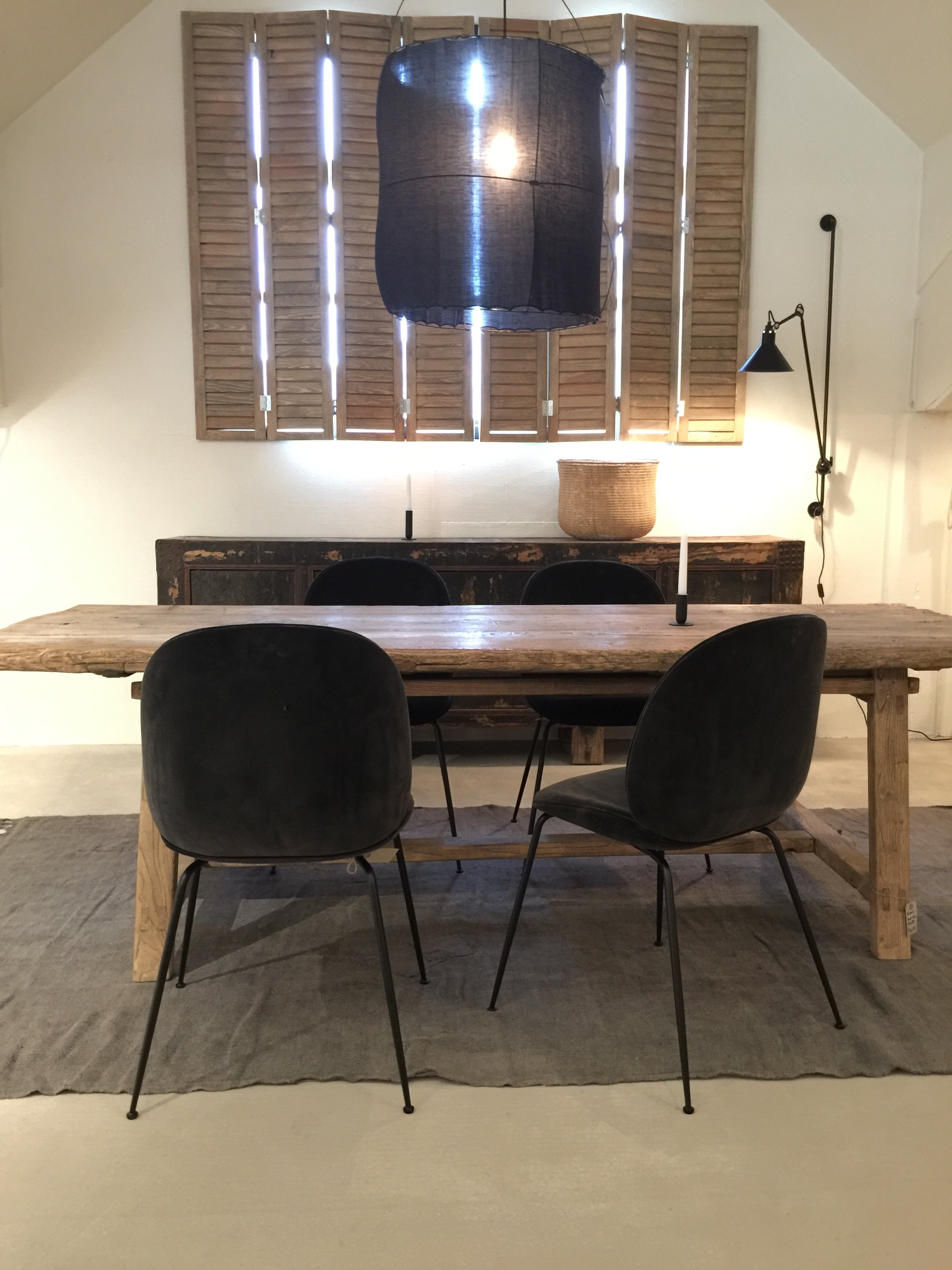 Gubi Beetle Chair Fully Upholstered Velvet - Black matt ...