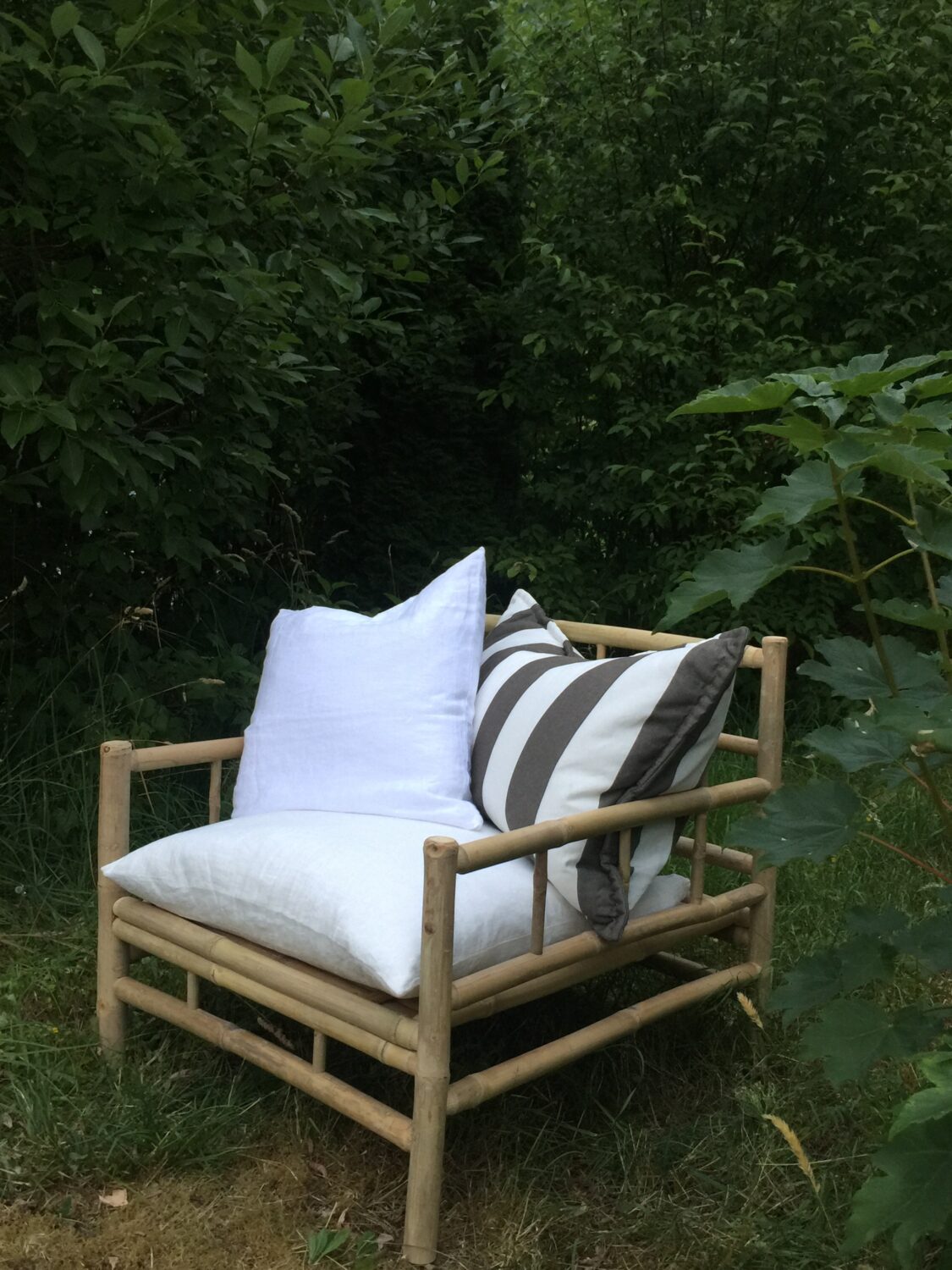 TineKhome Bambus lounge stol 76x76cm Høyde 70cm inkl. hvit TineKhome Bambus lounge stol 76x76cm Høyde 70cm inkl. hvit