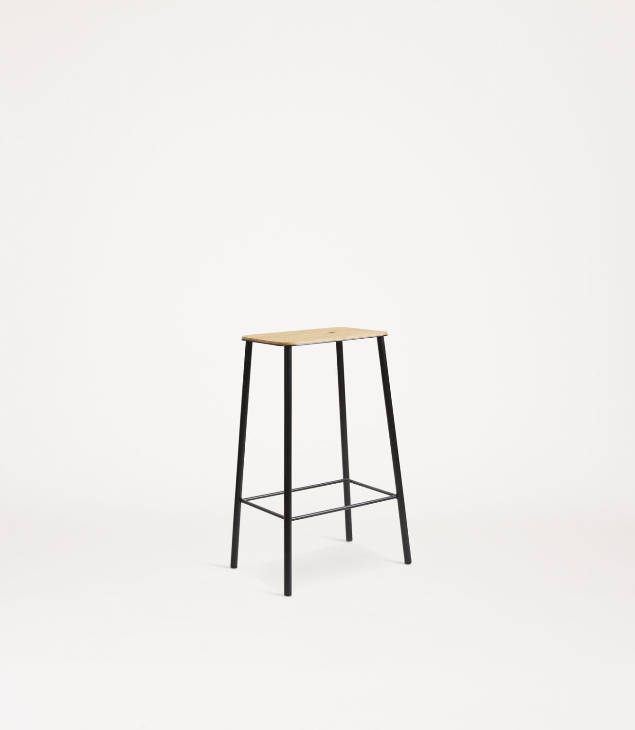 Frama Adam Stool Oak Black H65 (2) (1) Olen Mobel Frama Adam barstol Eik Black steel Høyde 65cm Olen Mobel