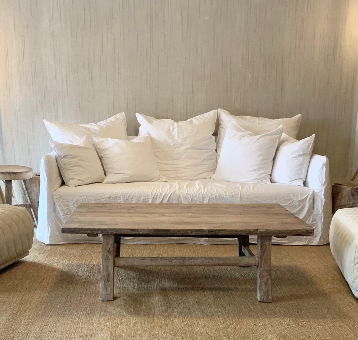 -40% Gervasoni Ghost 112 – Lino Bianco. 220x100cm Høyde 80cm. KUN 1 STK
