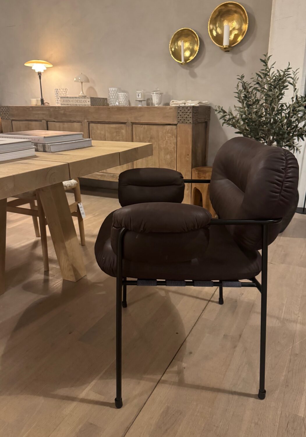 Fogia Bollo Chair – Vintage Dark chocolate Leather.