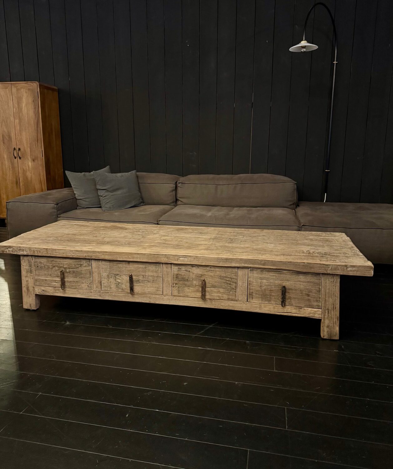 Vintage bord m/4 skuffer. 203x70cm. Høyde 39cm.